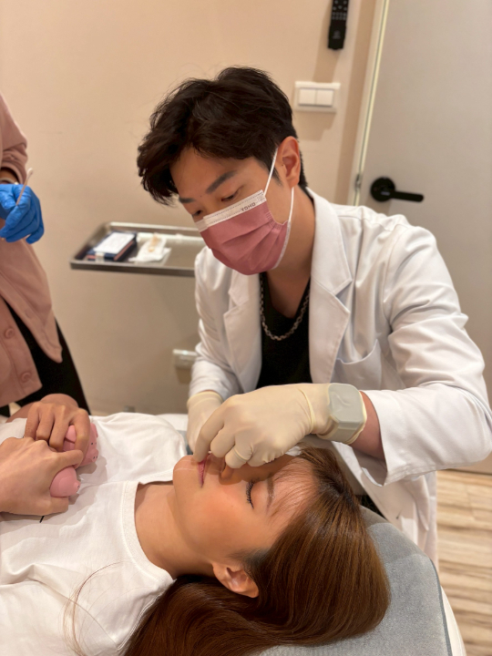 打的過程完全不痛!我真的自己嚇自己...-鄭瑞德醫師施打過程